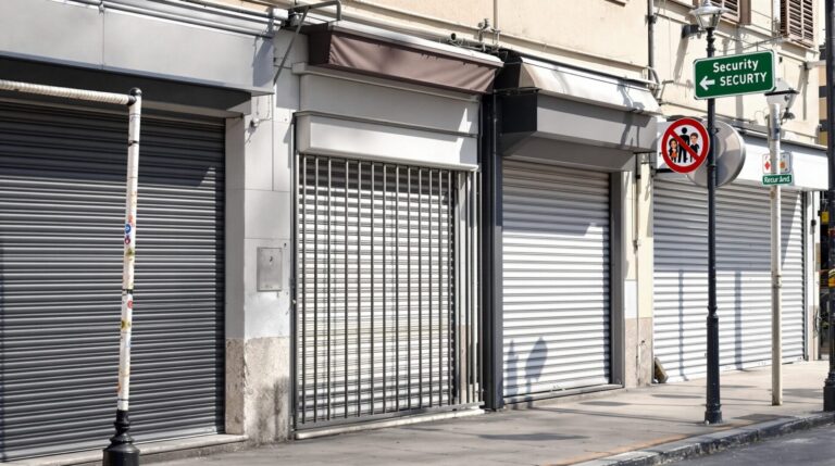 Sécurité renforcée avec les rideaux métalliques